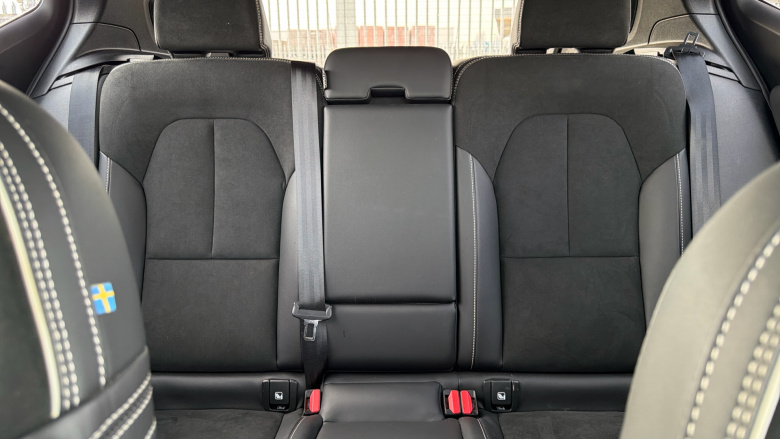 Volvo Xc40 2.0 B4P R DESIGN Pro 5dr AWD Auto Petrol Estate